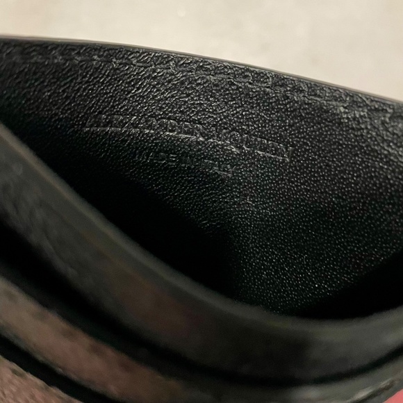 New Alexander McQueen Skull Card Holder Black - Picture 5 of 6